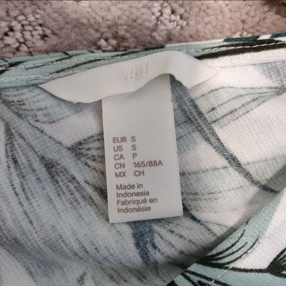 H&M v neck a-line dress - Picture 2 of 3